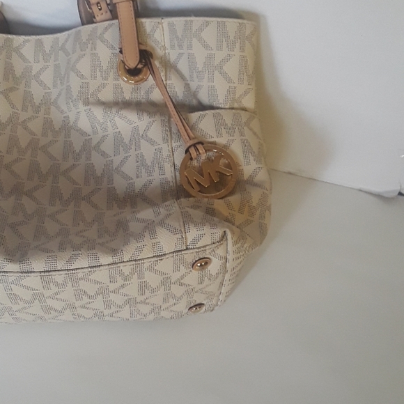 Authentic Michael Kors Handbag - Picture 7 of 8